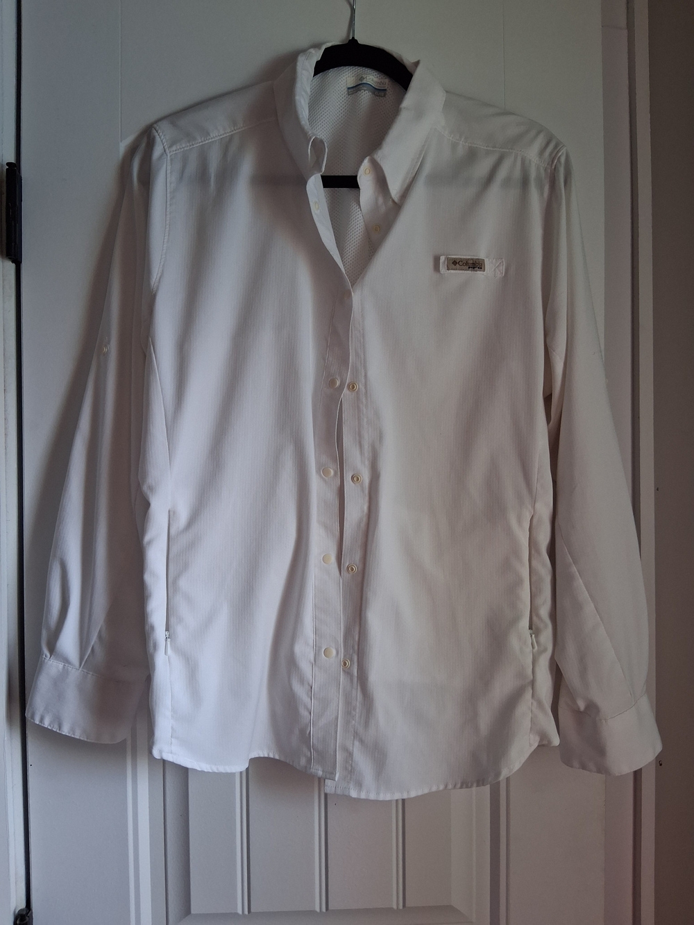 Columbia women White Button-Down Long Sleeve Shirt